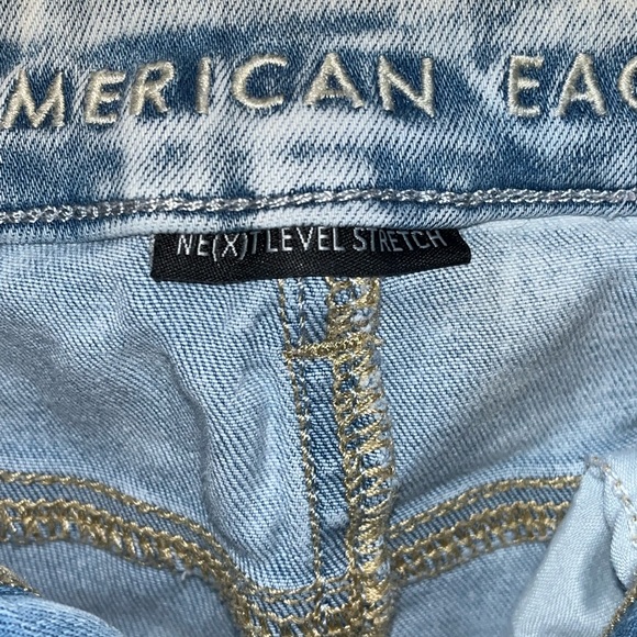 American Eagle Size 4 Distressed Light Wash - Picture 3 of 4